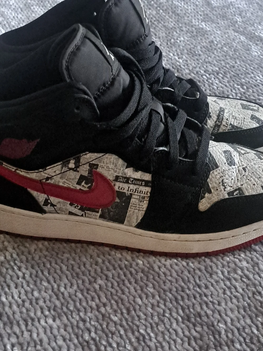 Jordan 1 Se Mid Nespaper Young Black and Red Low-Top Sneakers